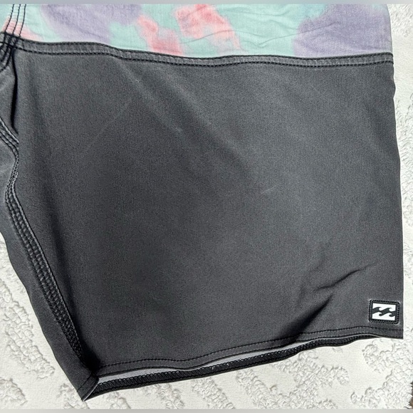 Billabong Men's Multicolor Swim Shorts - Picture 2 of 6